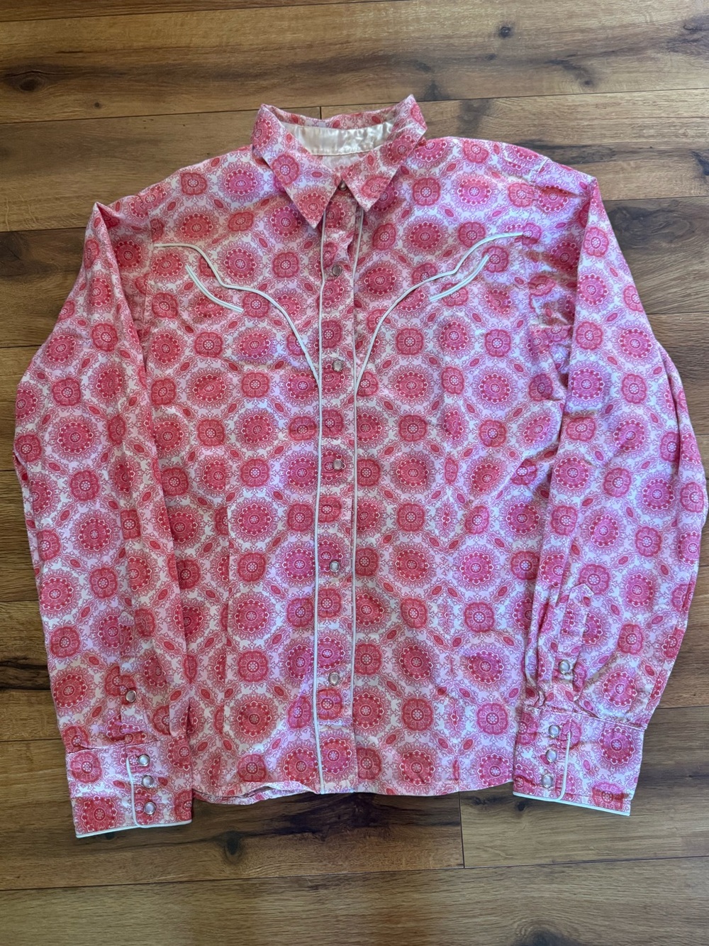 Stetson Western Wear Women’s XL Pink Paisley Pearl Snap Shirt